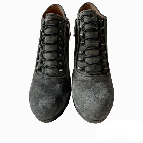 🌸 Vince Camuto suede booties - Picture 6 of 11